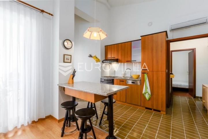 Istra, Barbariga, elegantan i svijetao stan 44 m² s dvije velike terase na 1. katu