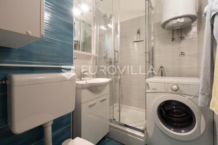 Istra, Barbariga, elegantan i svijetao stan 44 m² s dvije velike terase na 1. katu