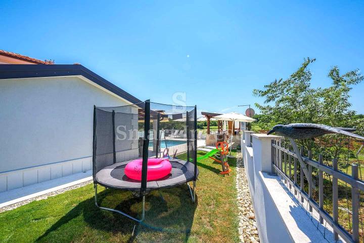ISTRA - NOVIGRAD, prekrasna vila s bazenom u minom okruženju, prodaja
