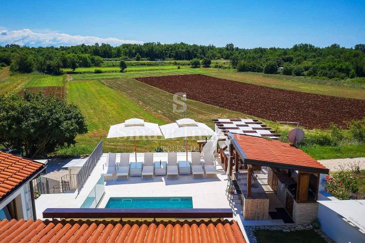 ISTRA - NOVIGRAD, prekrasna vila s bazenom u minom okruženju, prodaja