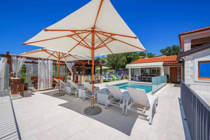 ISTRA - NOVIGRAD, prekrasna vila s bazenom u minom okruženju, prodaja