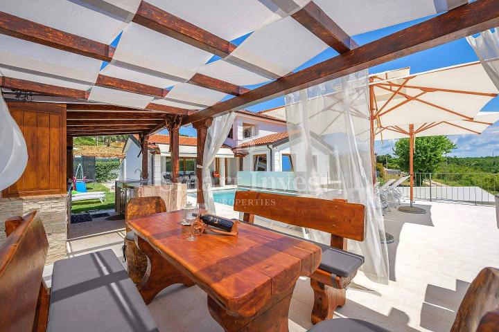 ISTRA - NOVIGRAD, prekrasna vila s bazenom u minom okruženju, prodaja