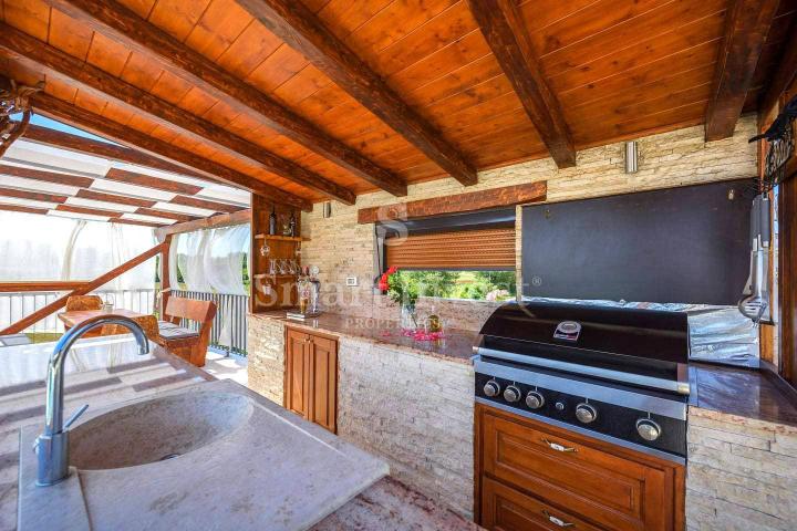 ISTRA - NOVIGRAD, prekrasna vila s bazenom u minom okruženju, prodaja