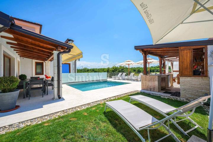 ISTRA - NOVIGRAD, prekrasna vila s bazenom u minom okruženju, prodaja