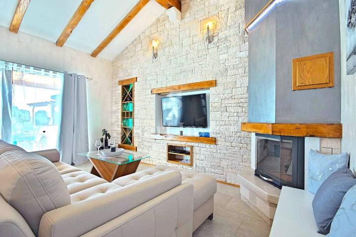 ISTRA - NOVIGRAD, prekrasna vila s bazenom u minom okruženju, prodaja
