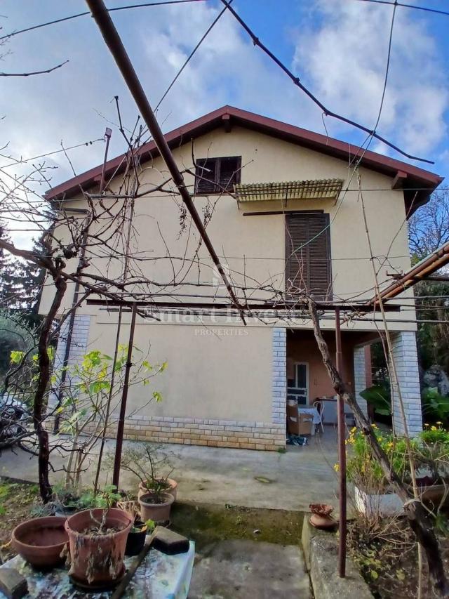 LOVRAN, kuća od 220 m2 u blizini mora