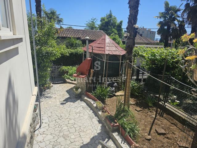 OPATIJA, stan od 57,37 m2 s vrtom od 111m2, u blizini centra i mora