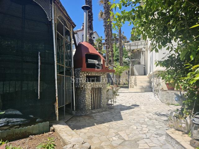 OPATIJA, stan od 57,37 m2 s vrtom od 111m2, u blizini centra i mora