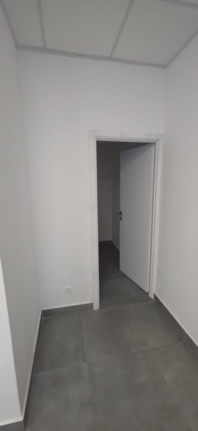 Izdavanje poslovnog prostora 65m² u ekskluzivnom kompleksu na atraktivnoj lokaciji – Bečići
