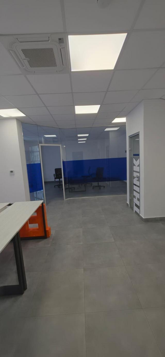 Izdavanje poslovnog prostora 65m² u ekskluzivnom kompleksu na atraktivnoj lokaciji – Bečići