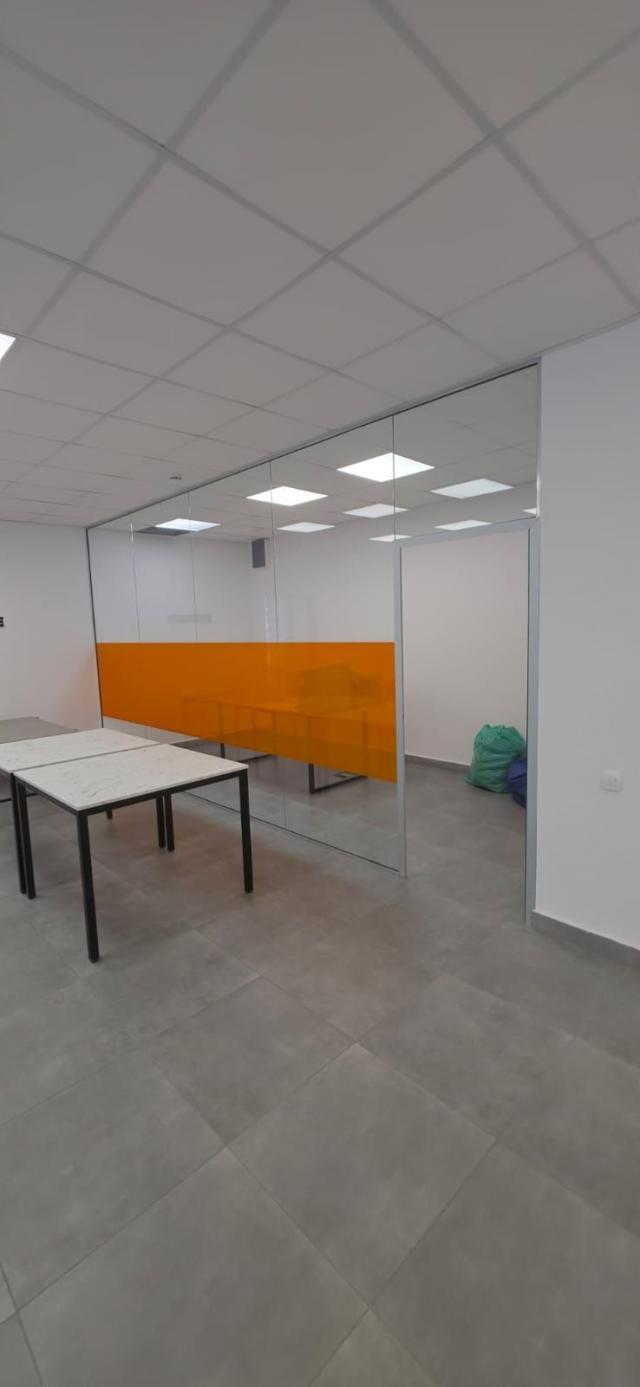 Izdavanje poslovnog prostora 65m² u ekskluzivnom kompleksu na atraktivnoj lokaciji – Bečići