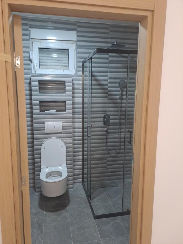 Izdavanje poslovnog prostora 110 m² sa privatnim parkingom – Zabjelo, Podgorica