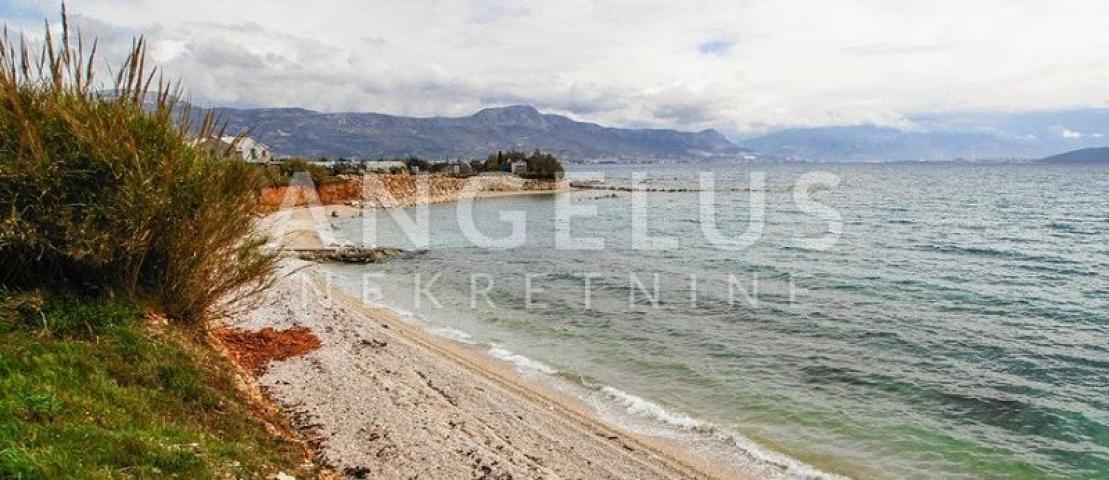 Trogir - građevinsko zemljište prvi red do mora