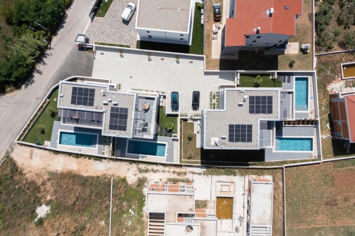 MODERNA LUKSUZNA VILA S BAZENOM, DUPLEX , NAMJEŠTENO!!