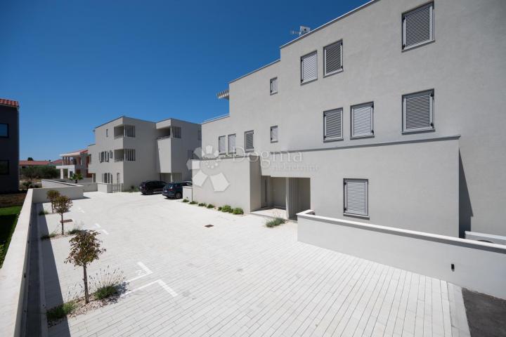 MODERNA LUKSUZNA VILA S BAZENOM, DUPLEX , NAMJEŠTENO!!
