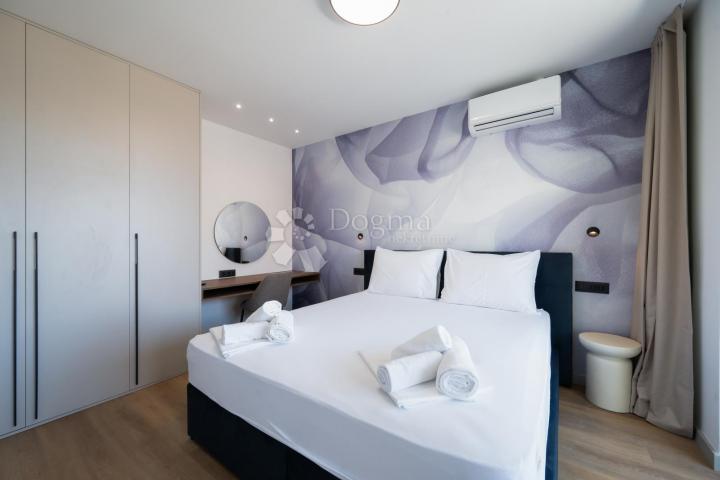 MODERNA LUKSUZNA VILA S BAZENOM, DUPLEX , NAMJEŠTENO!!