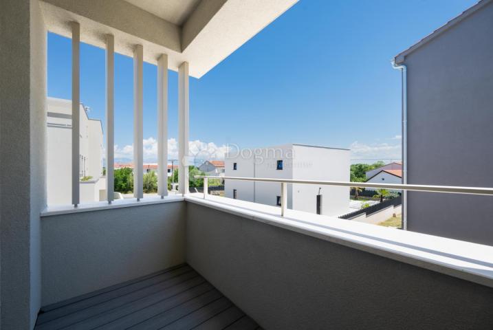MODERNA LUKSUZNA VILA S BAZENOM, DUPLEX , NAMJEŠTENO!!