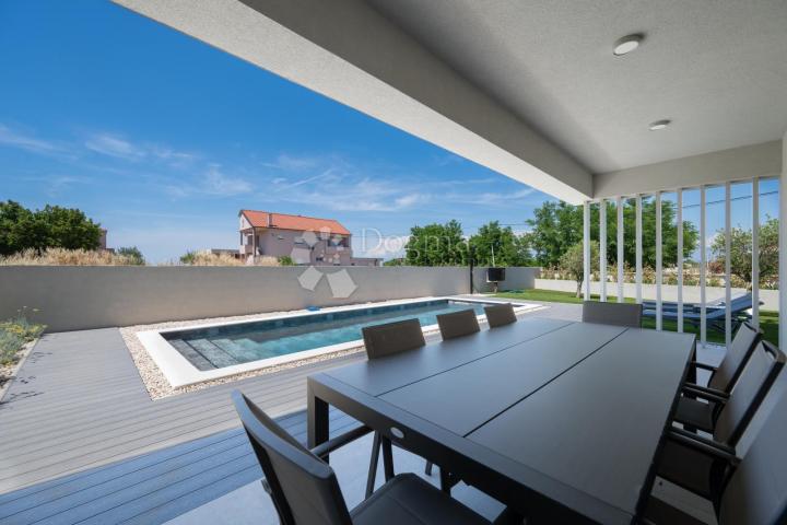 MODERNA LUKSUZNA VILA S BAZENOM, DUPLEX , NAMJEŠTENO!!