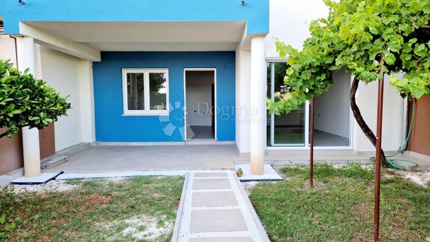 Mediteranski vrt s pogledom na Marinu Veruda