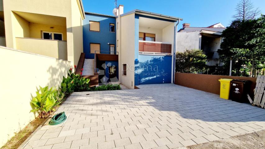 Mediteranski vrt s pogledom na Marinu Veruda