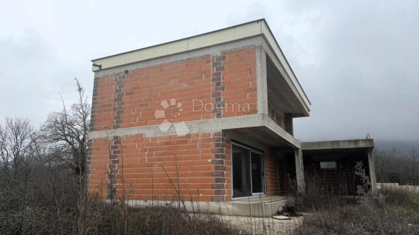 ROH BAU KATNICA S BAZENOM, OKOLICA LABINA