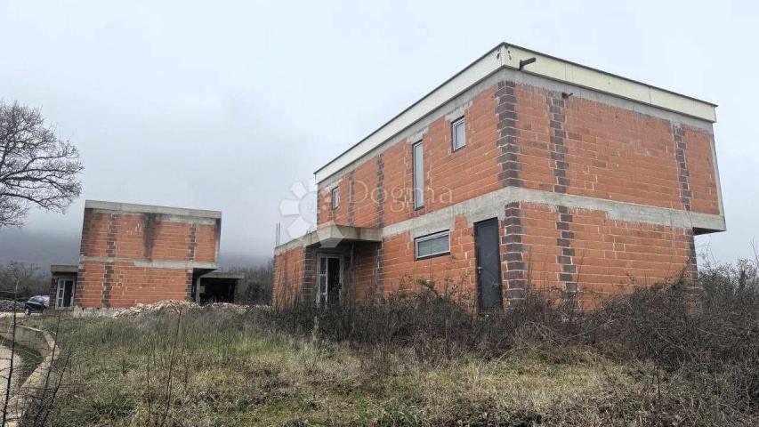 KATNICA S BAZENOM U IZGRADNJI , OKOLICA LABINA