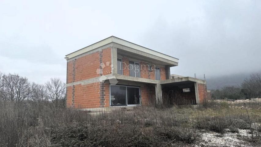 KATNICA S BAZENOM U IZGRADNJI , OKOLICA LABINA