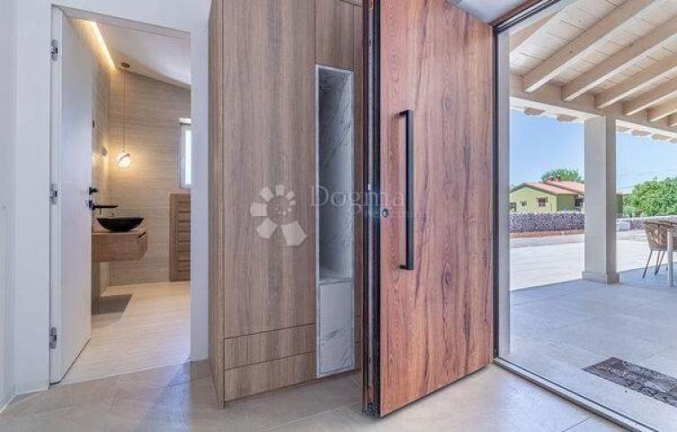 VILLA S BAZENOM!  JEDINSTVENA NA TRŽIŠTU, PROVJERITE ZAŠTO