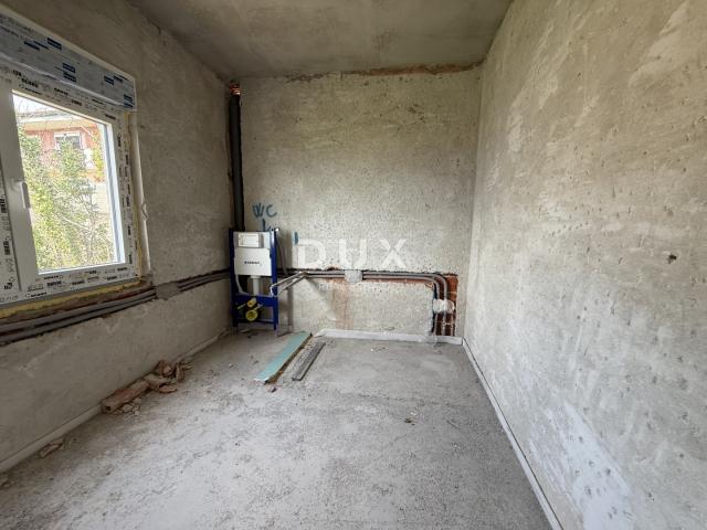 RIJEKA, KOSTRENA - Detached house 4 bedrooms + living room - swimming pool, garden and view!