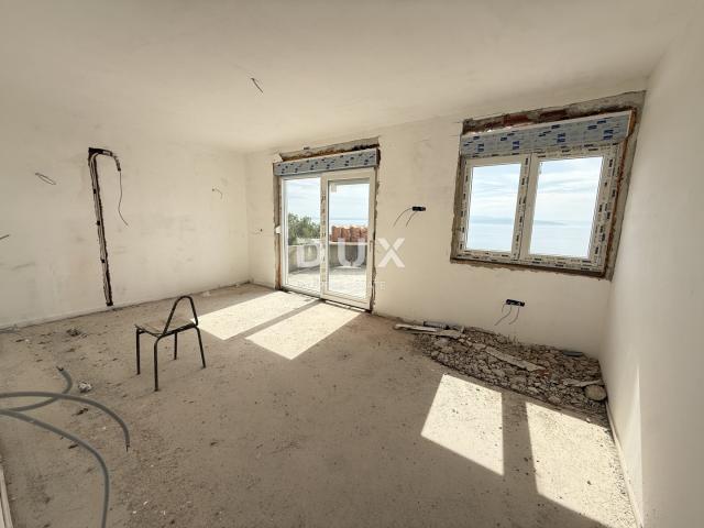 RIJEKA, KOSTRENA - Detached house 4 bedrooms + living room - swimming pool, garden and view!