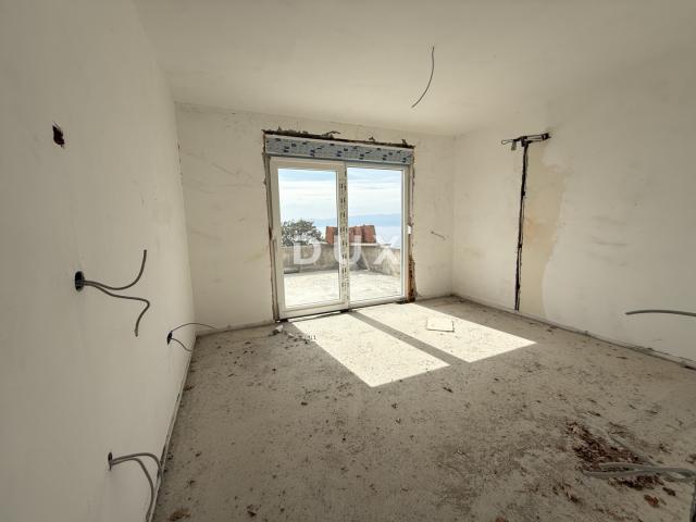 RIJEKA, KOSTRENA - Detached house 4 bedrooms + living room - swimming pool, garden and view!