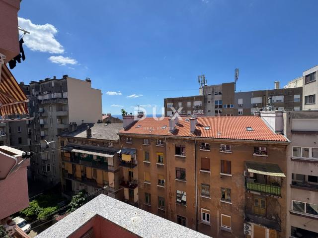 RIJEKA, BELVEDER – novoadaptiran stan 2S+DB s balkonom, odmah useljiv