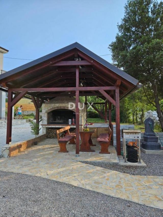 ČAVLE - villa s 3 stana, grijanim bazenom, konobom i garažom - uhodani posao!