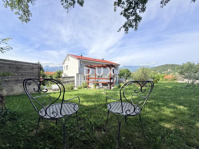 ČAVLE - villa s 3 stana, grijanim bazenom, konobom i garažom - uhodani posao!