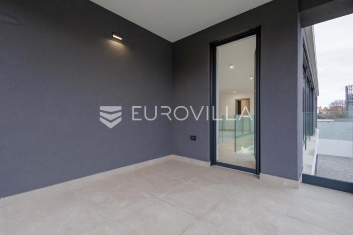 Istra, Pomer, unikatna, moderna villa 20 m od mora 417 m²