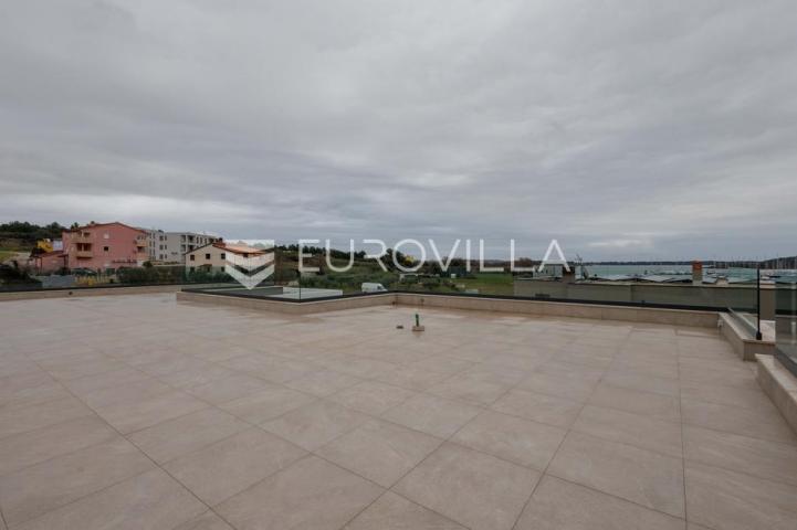 Istra, Pomer, unikatna, moderna villa 20 m od mora 417 m²