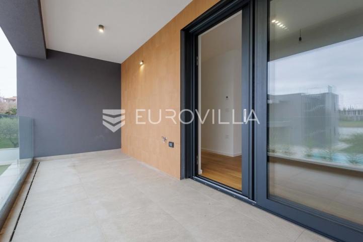 Istra, Pomer, unikatna, moderna villa 20 m od mora 417 m²