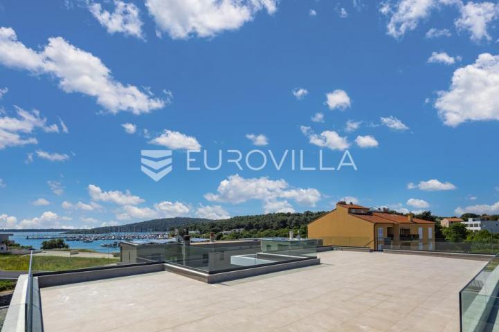 Istra, Pomer, unikatna, moderna villa 20 m od mora 417 m²
