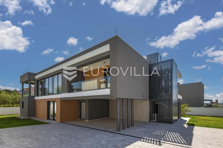 Istra, Pomer, unikatna, moderna villa 20 m od mora 417 m²