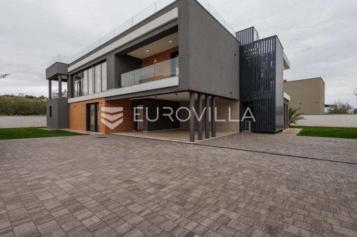Istra, Pomer, unikatna, moderna villa 20 m od mora 417 m²