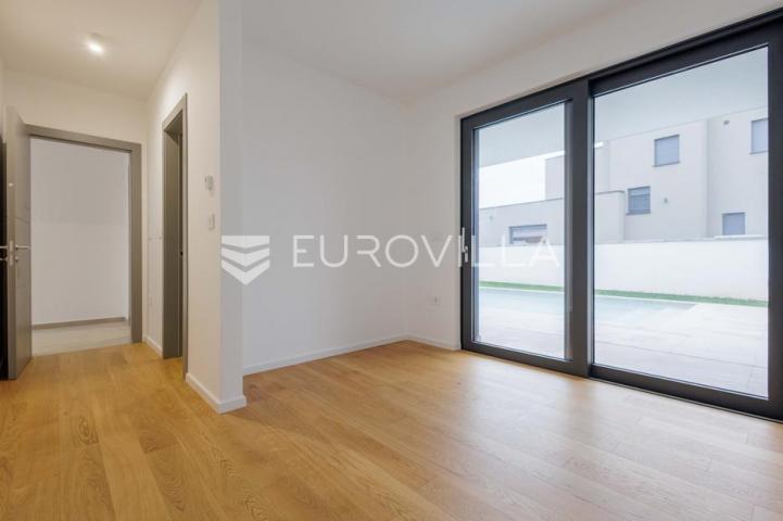 Istra, Pomer, unikatna, moderna villa 20 m od mora 417 m²