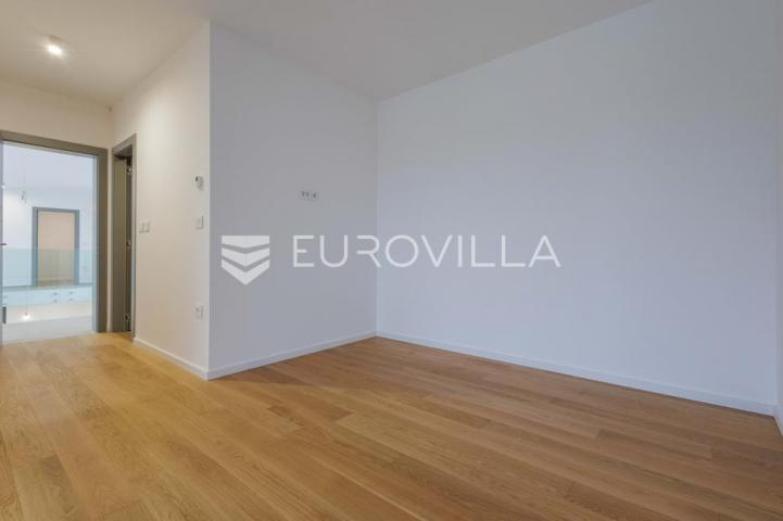 Istra, Pomer, unikatna, moderna villa 20 m od mora 417 m²