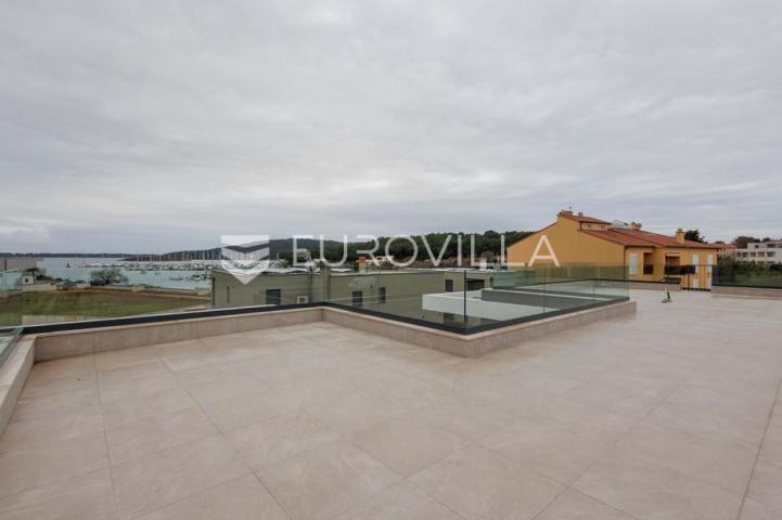 Istra, Pomer, unikatna, moderna villa 20 m od mora 417 m²
