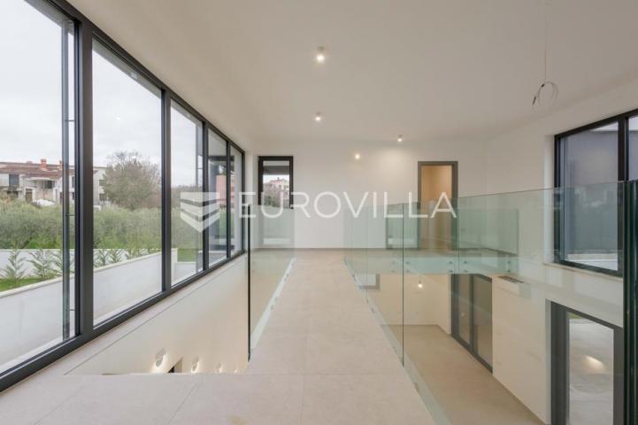 Istra, Pomer, unikatna, moderna villa 20 m od mora 417 m²