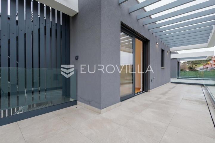 Istra, Pomer, unikatna, moderna villa 20 m od mora 417 m²
