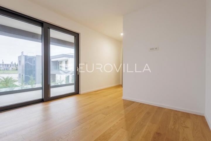 Istra, Pomer, unikatna, moderna villa 20 m od mora 417 m²