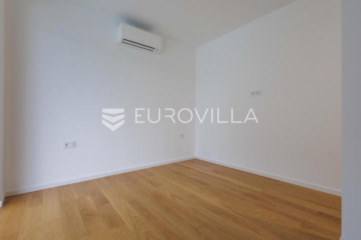 Istra, Pomer, unikatna, moderna villa 20 m od mora 417 m²