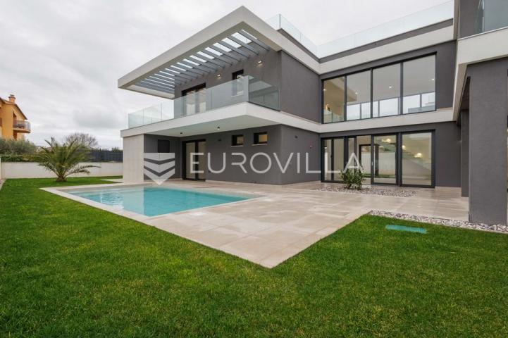 Istra, Pomer, unikatna, moderna villa 20 m od mora 417 m²