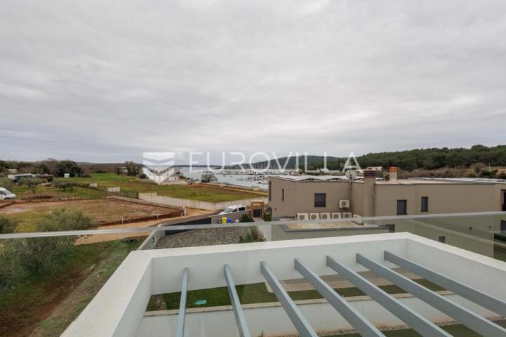 Istra, Pomer, unikatna, moderna villa 20 m od mora 417 m²