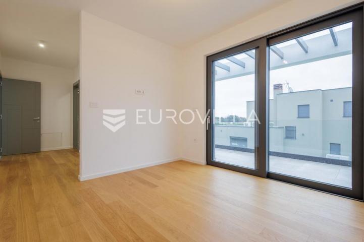 Istra, Pomer, unikatna, moderna villa 20 m od mora 417 m²
